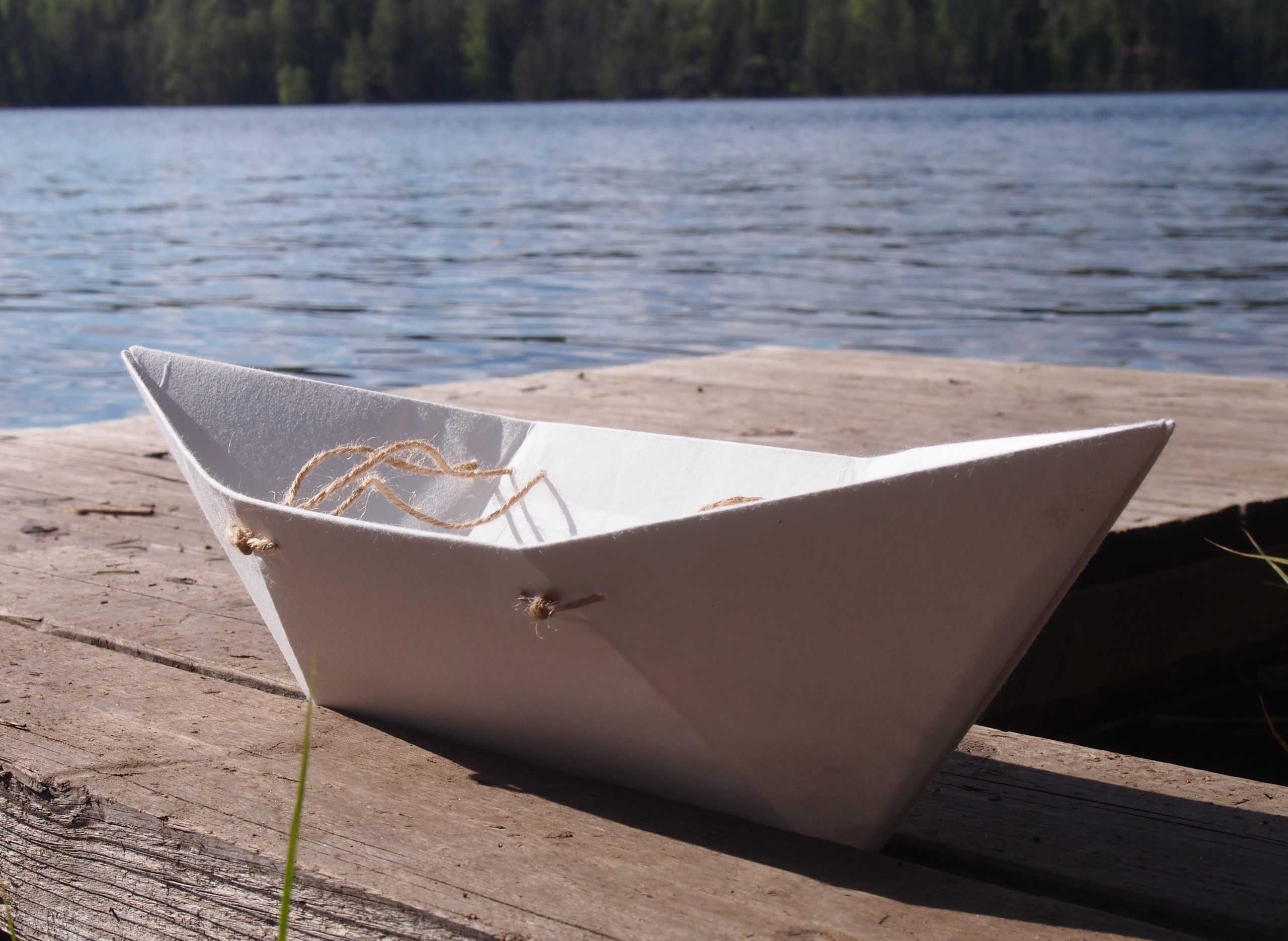 Scattering origami boat urn - Size Medium