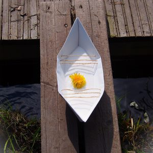 Scattering origami boat urn - Size Large