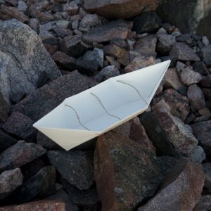 Scattering origami boat urn - Size XL